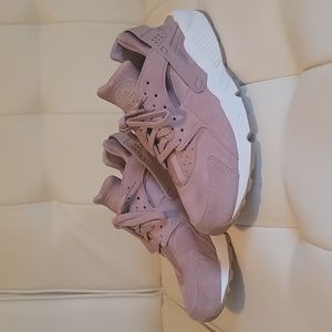 Nike Huarache running shoes in pink